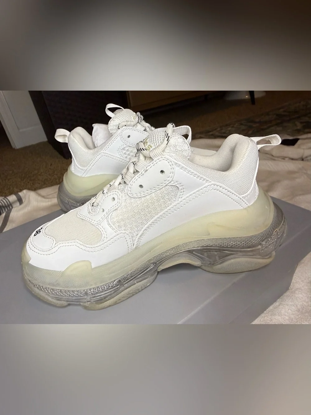 Balenciaga triple s clear sole
